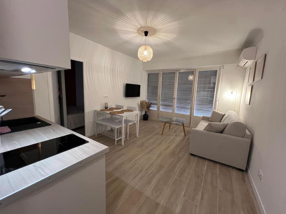 Magnifique T2 Proche Mer Et Ville Refait A Neuf Avec Terrasse Menton Luaran gambar